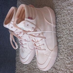 Levi Strauss Olivia EUC High Top Shoes Size 8